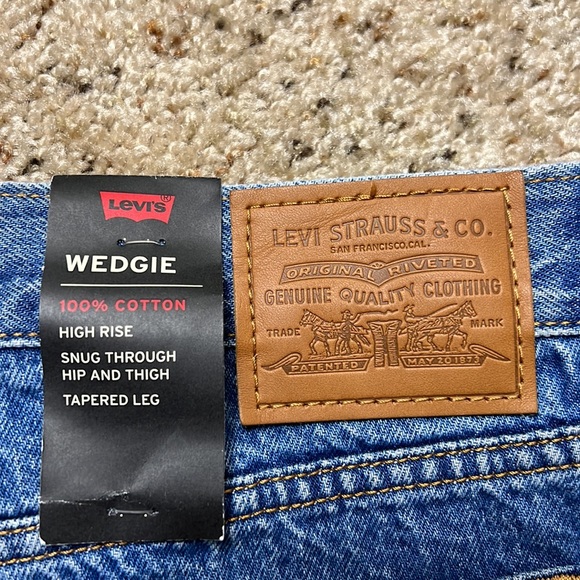 NWT High Rise Free People x Levi’s Wedgie Distressed Jeans- sz30 - Picture 9 of 10